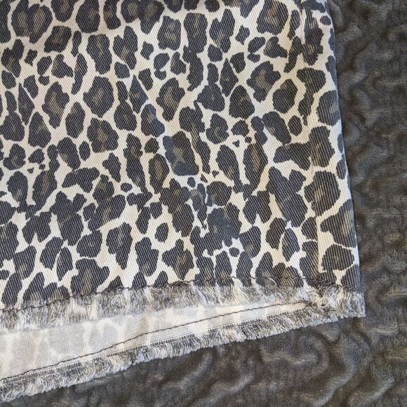 Forever 21 cheetah shorts - Picture 4 of 5